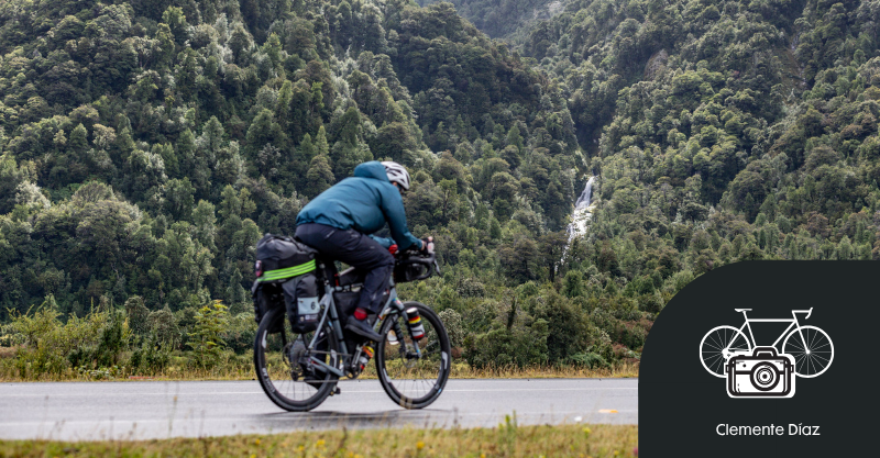 Cuatro rutas en bicicleta para descubrir Chile en agosto: del desierto a la Patagonia.