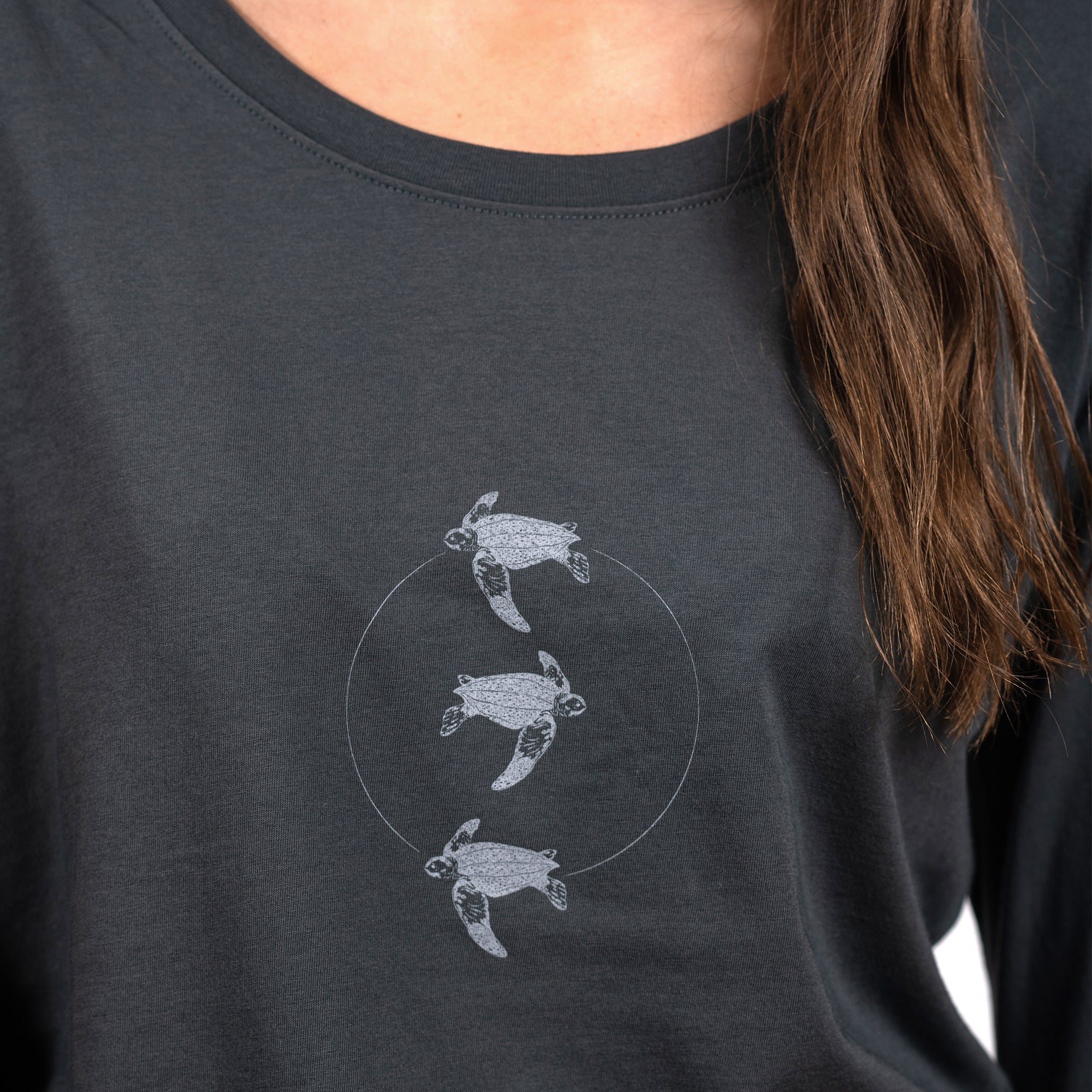 Polera mujer manga larga Tortuga Laúd Grafito