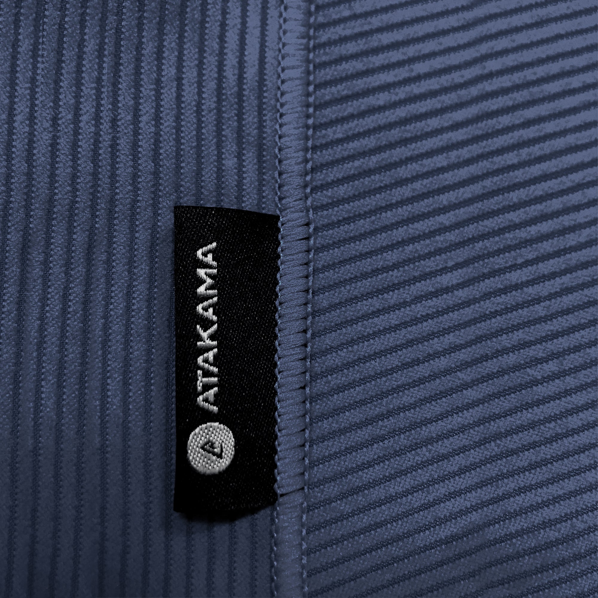 Toalla Microfibra Maullín XL con Imán Azul Marino